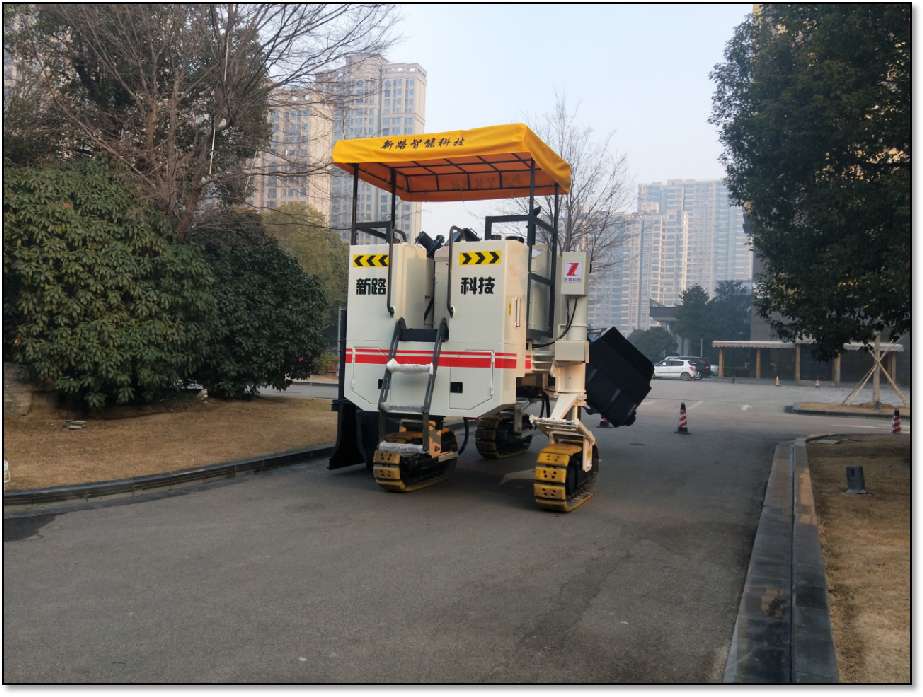 要正確使用操作混凝土路緣石滑模攤鋪機(jī)，定期對(duì)路緣石滑模機(jī)進(jìn)行保養(yǎng)和維護(hù)
