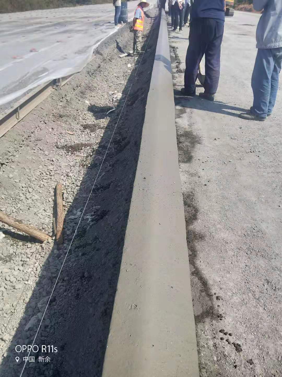 水泥混凝土路緣石滑模機(jī)實用嗎？