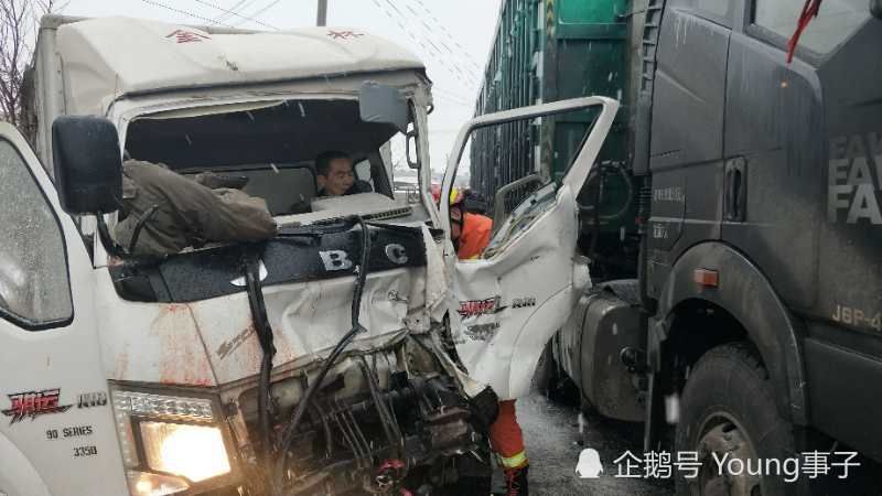 新澳門資料精準(zhǔn)免費(fèi)八百圖庫,貨車撞上限高桿司機(jī)被困 消防救人全面設(shè)計(jì)執(zhí)行數(shù)據(jù)_3D52.80.13